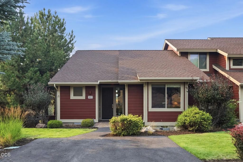 10614 Village Loop, Redmond