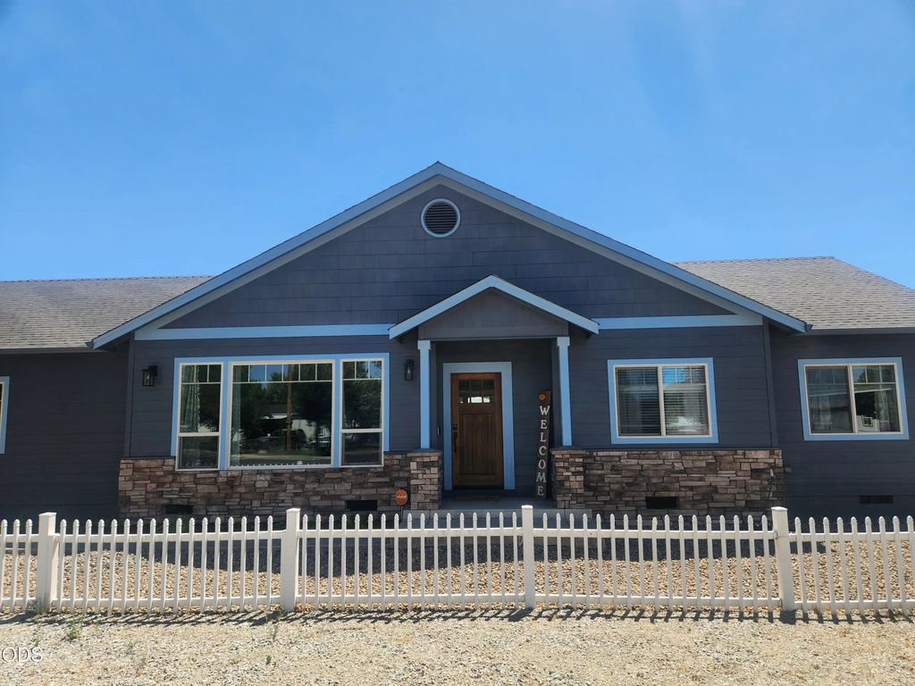 3806 Valley Meadows Drive, White City