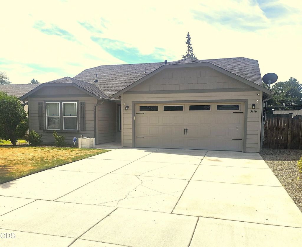 3176 Sw Evergreen Avenue, Redmond