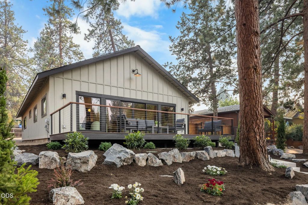 1315 Nw Elgin Avenue 1 & 2, Bend