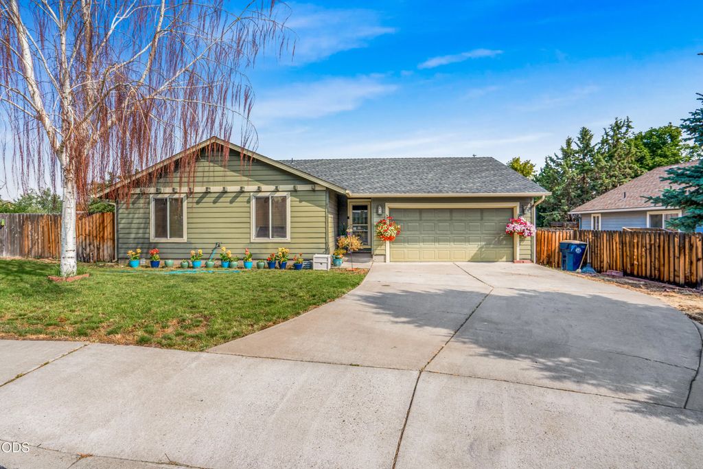 2227 Sw Newberry Court, Redmond