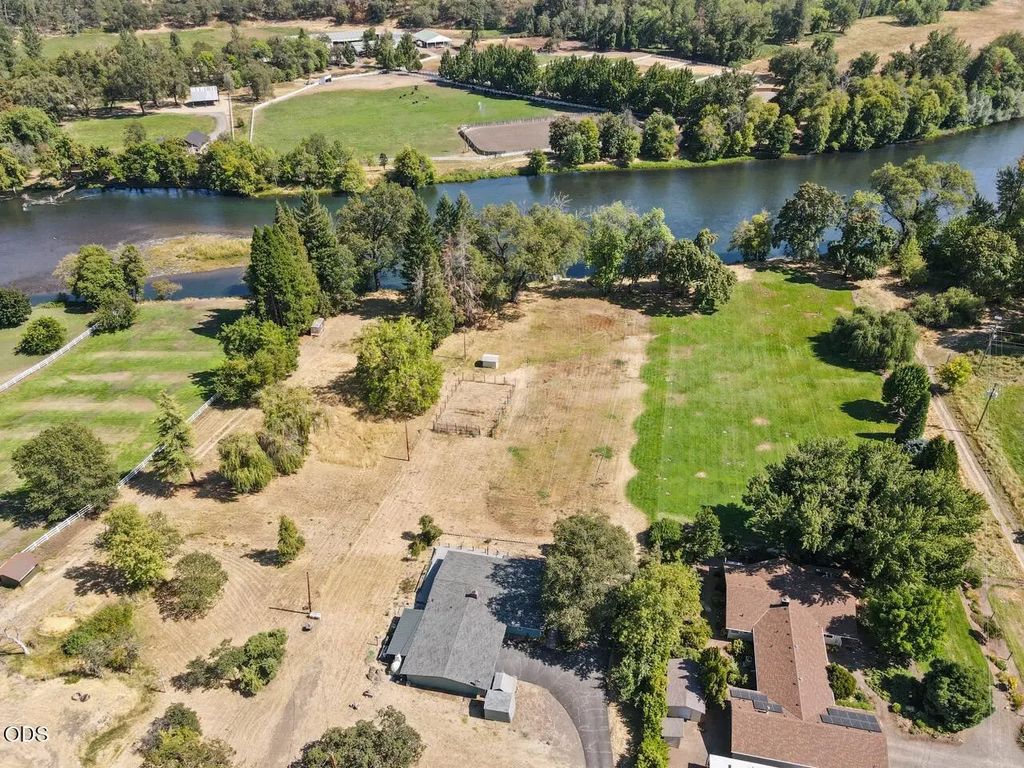 1591 Highway 234, Eagle Point