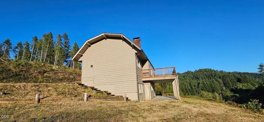 604 Thorton Oar Lane, Reedsport