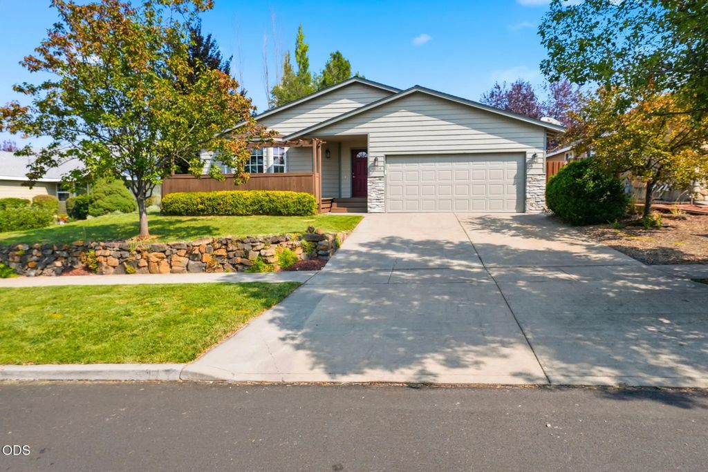 3314 Ne Palmer Drive, Bend