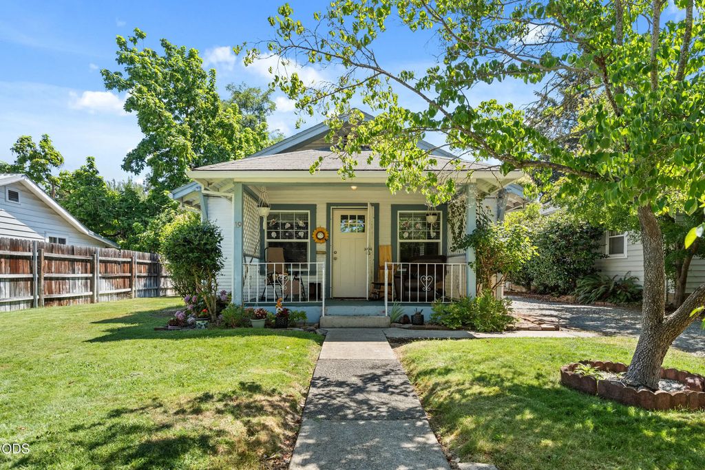 19 Vancouver Avenue, Medford