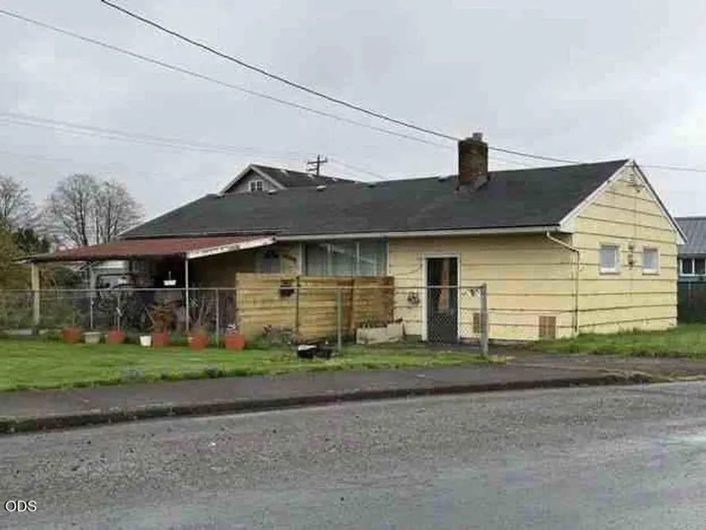 2407 10th Street, Tillamook