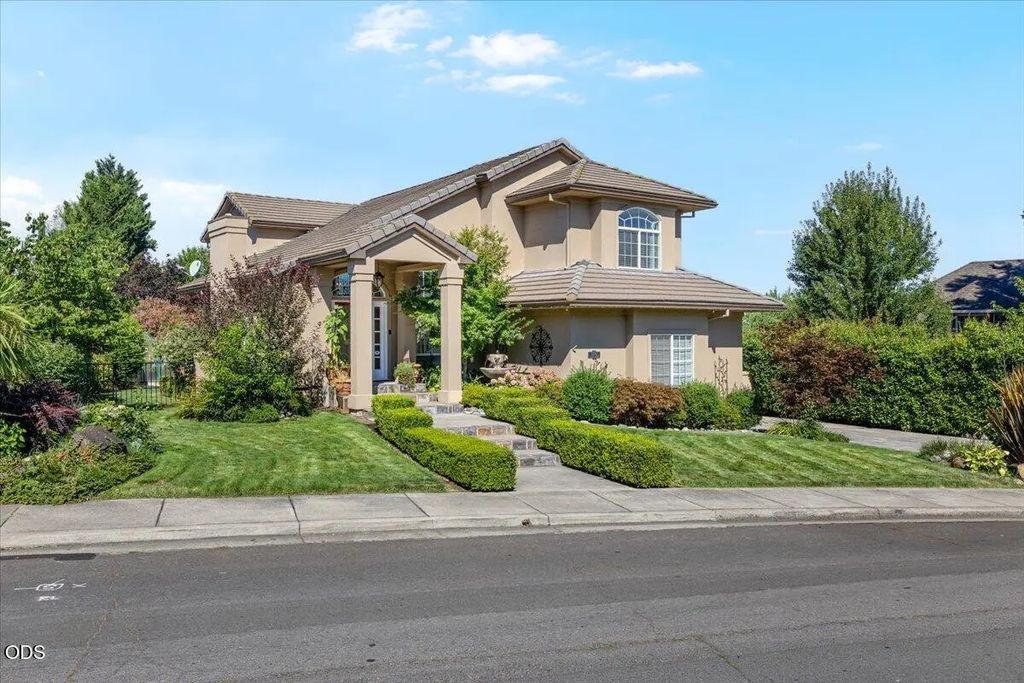3270 Larue Drive, Medford