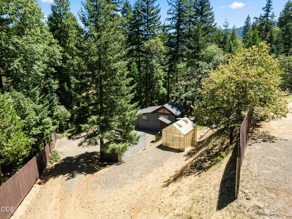 4712 Old Highway 99 S, Ashland