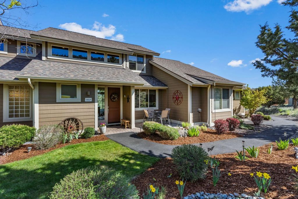 10869 Village Loop, Redmond