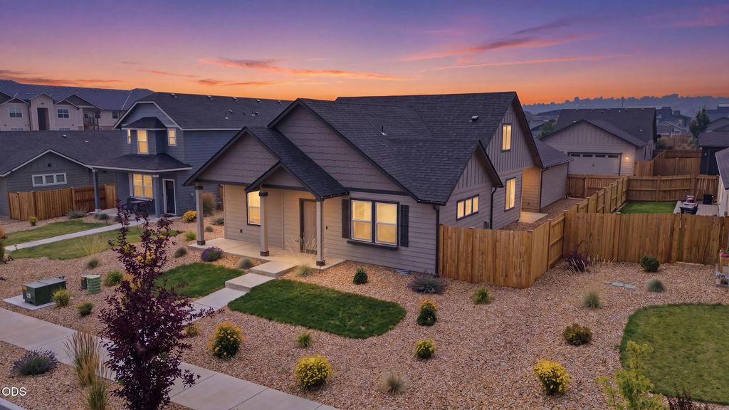3778 Sw Lava Place, Redmond