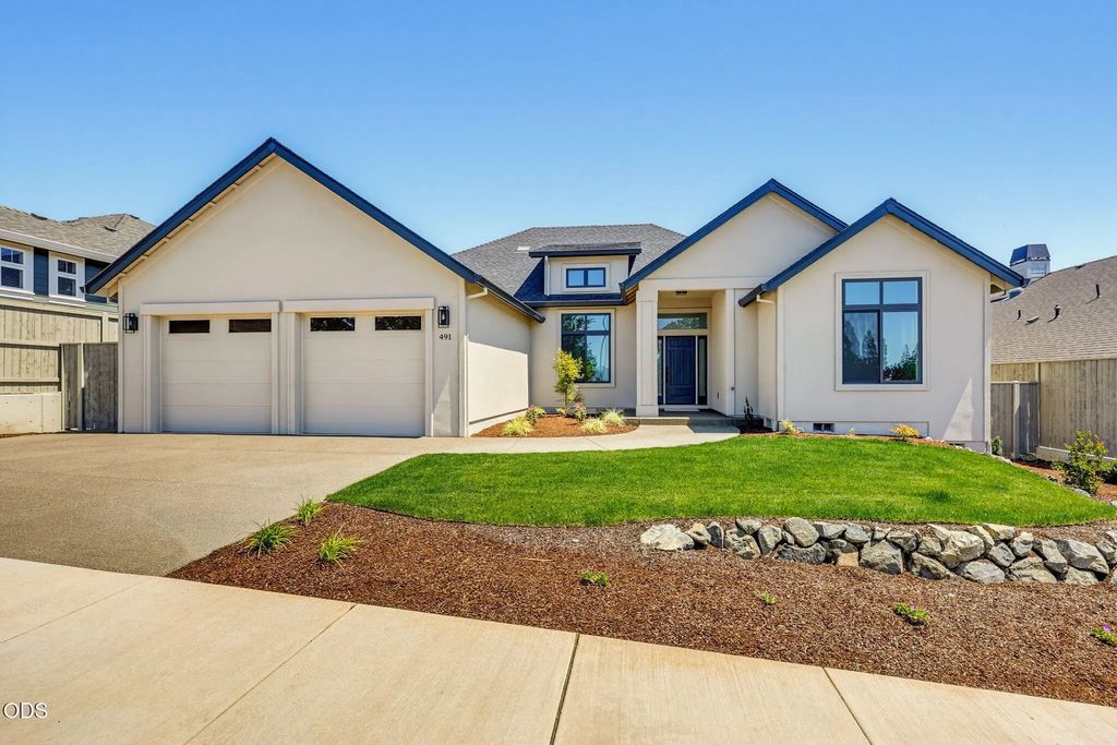 491 Autumn Hills Drive, Medford
