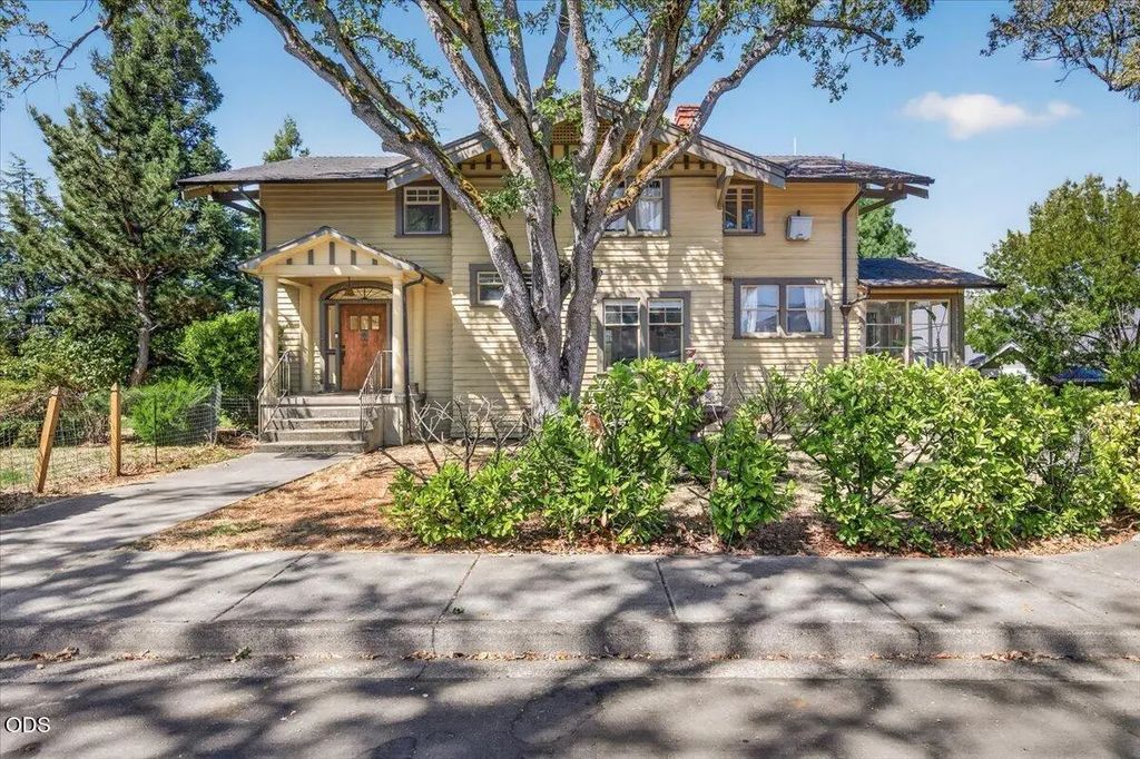 711 N Keene Way Drive, Medford
