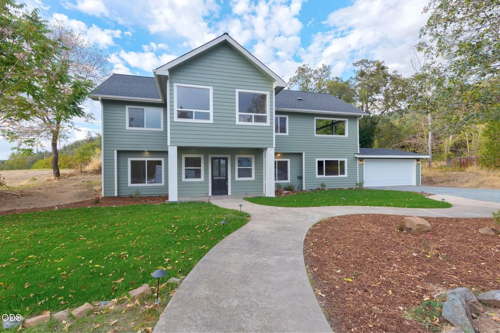 1690 Ne Beacon Drive, Grants Pass