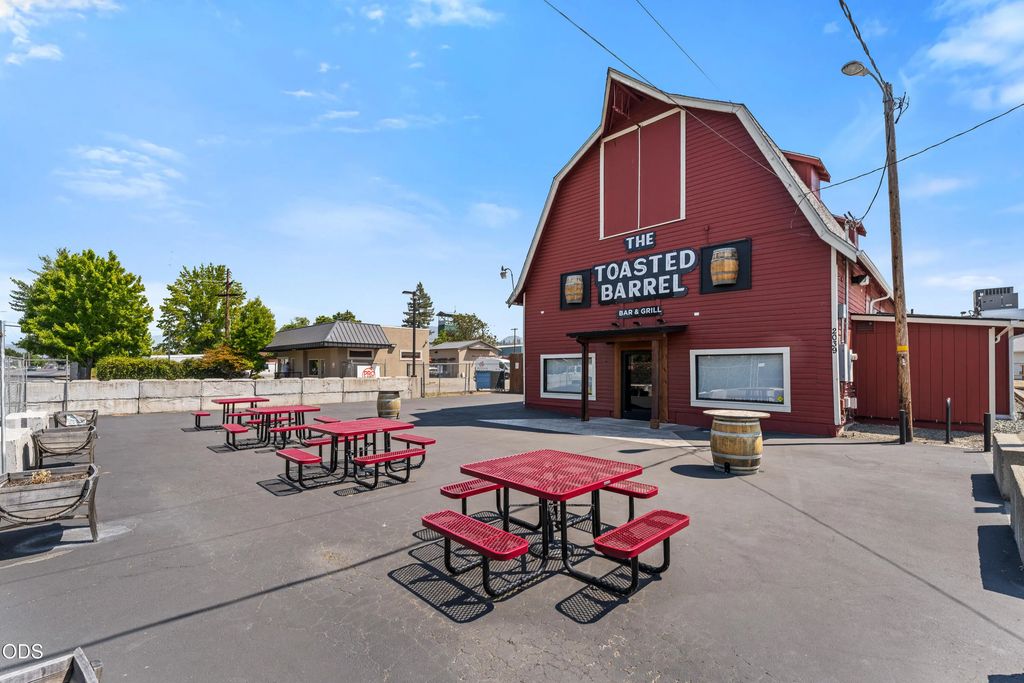 2039 Redwood Avenue, Grants Pass