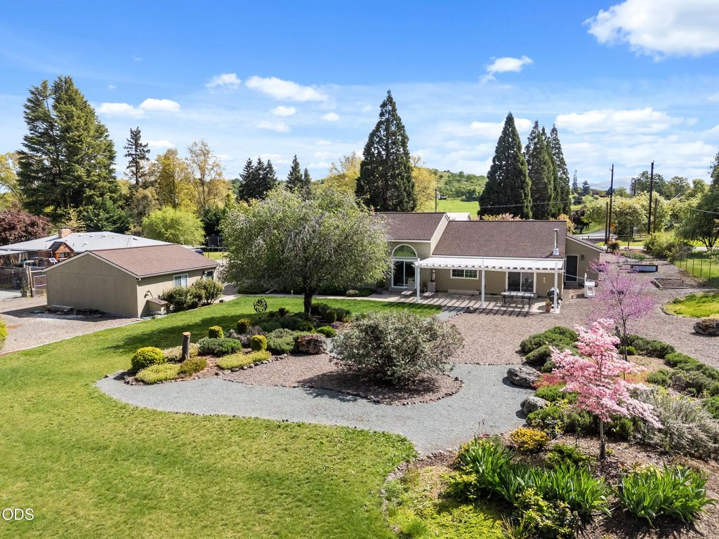 3248 Griffin Creek Road, Medford