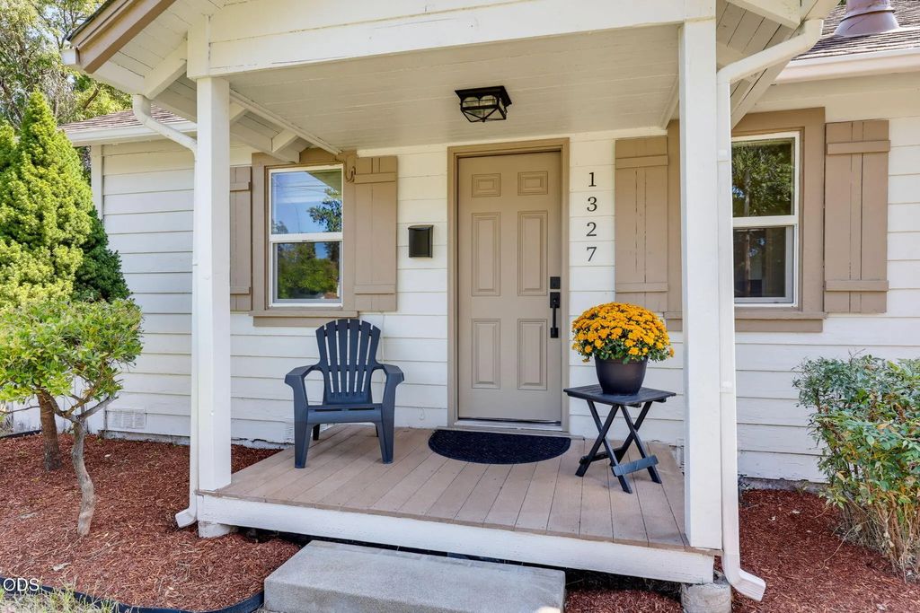 1327 Nw Washington Boulevard, Grants Pass