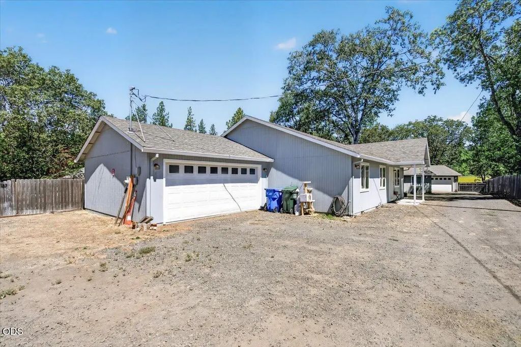 82 Maple Street, Shady Cove