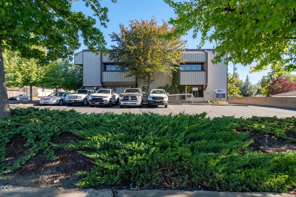 1120 E Jackson Street, Medford