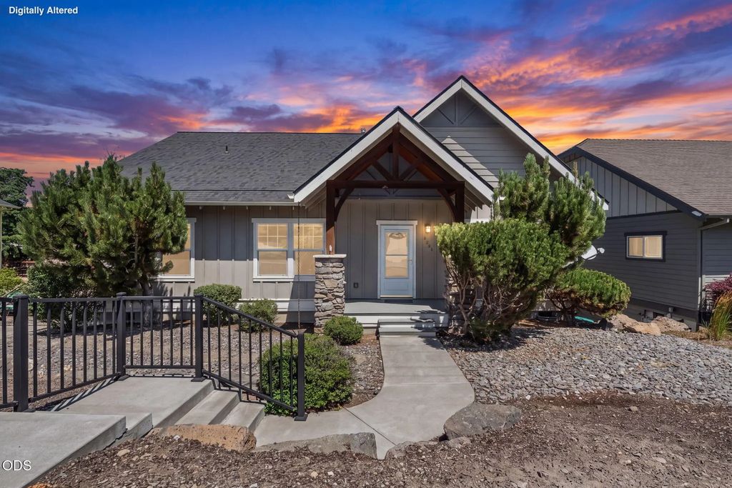 3551 Sw Salmon Court, Redmond