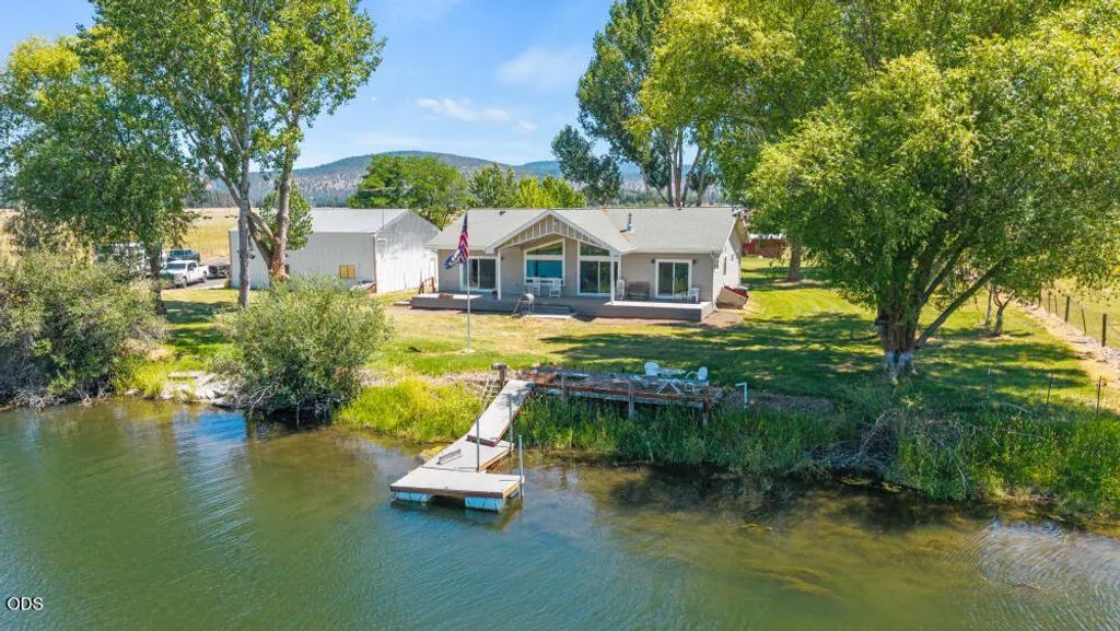 31150 Modoc Point Road, Chiloquin