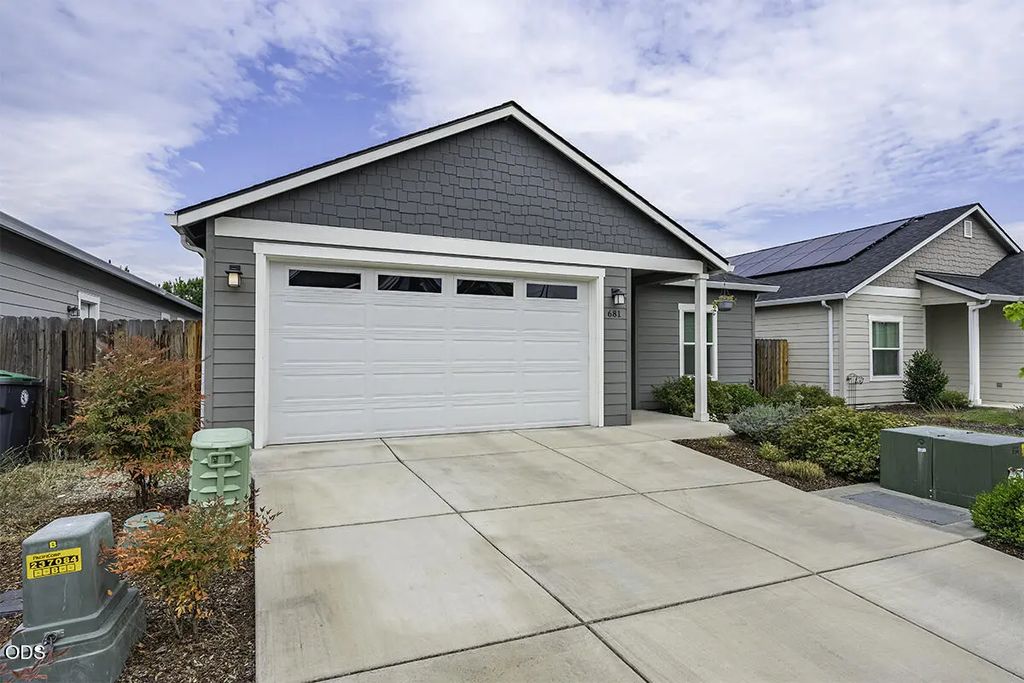 681 Heber Lane, Medford