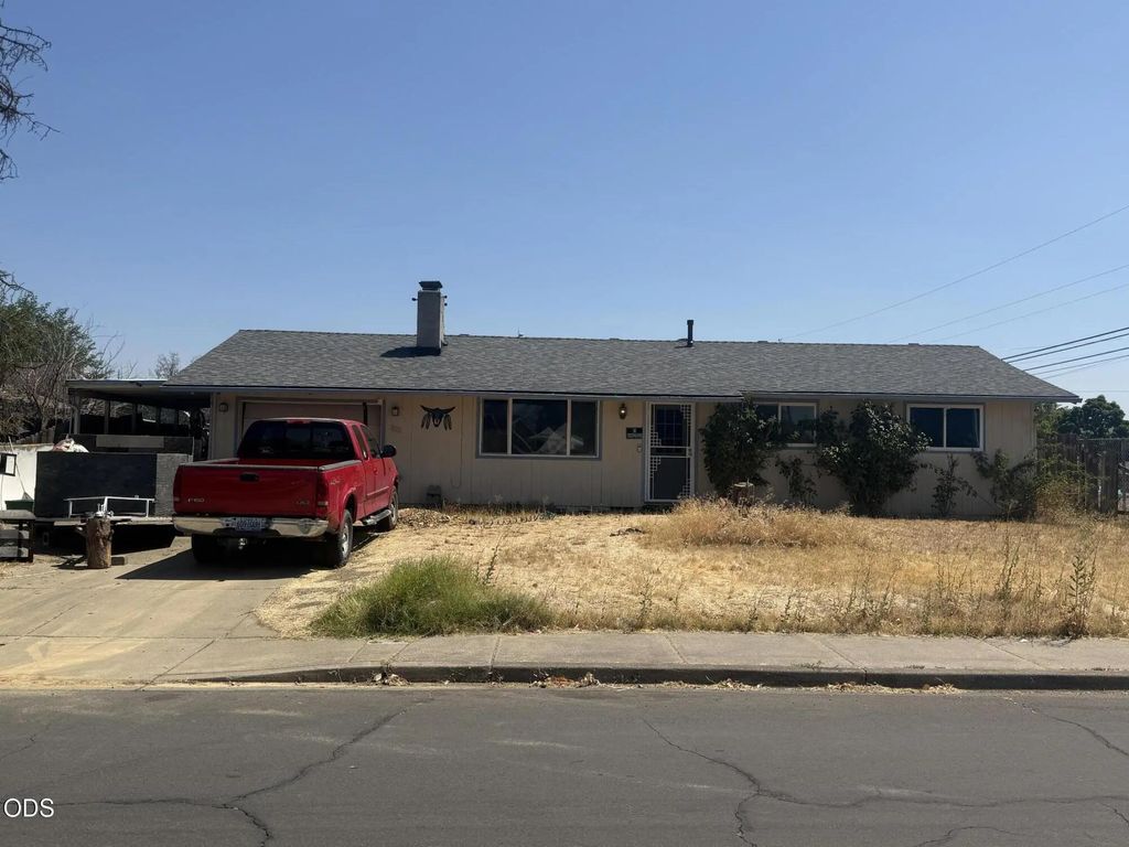 7632 Gladstone Avenue, White City