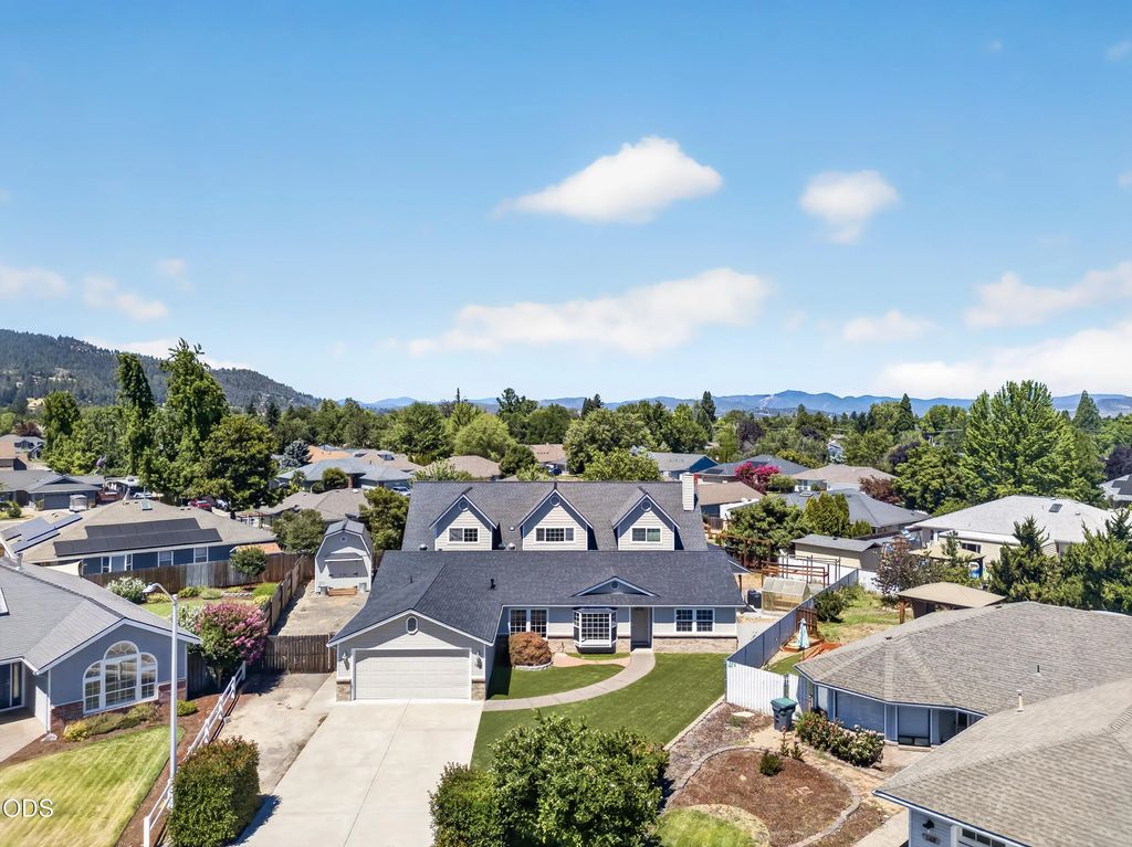 182 Justin Court, Central Point