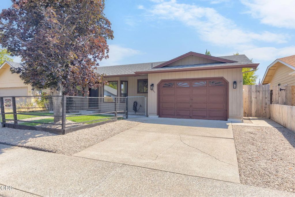 1045 Angler Lane, Grants Pass
