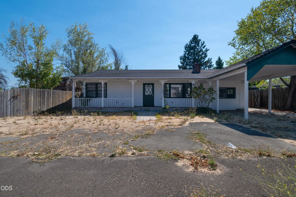 795 Lozier Lane, Medford