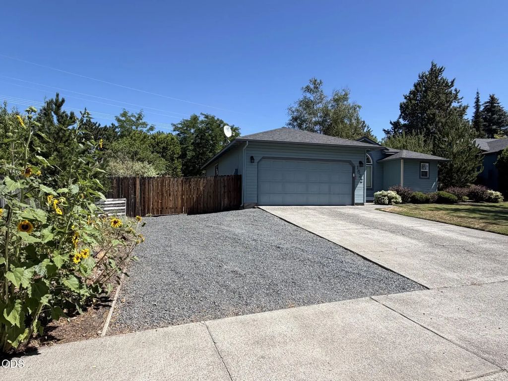 1522 Ne Locksley Drive, Bend