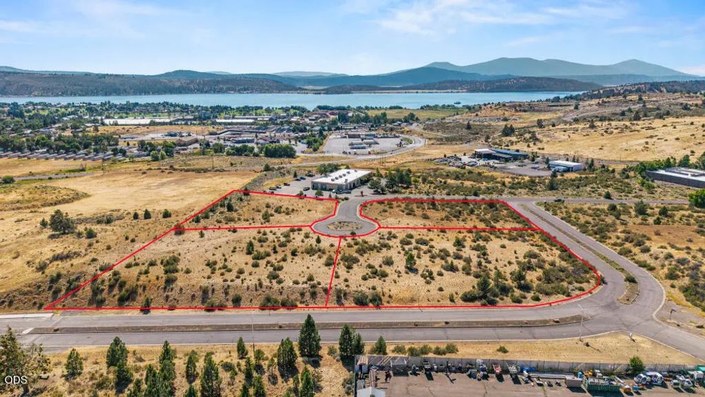 Century Court, Klamath Falls