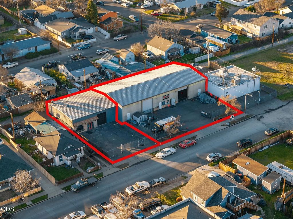 727 Welch Street 727-729, Medford