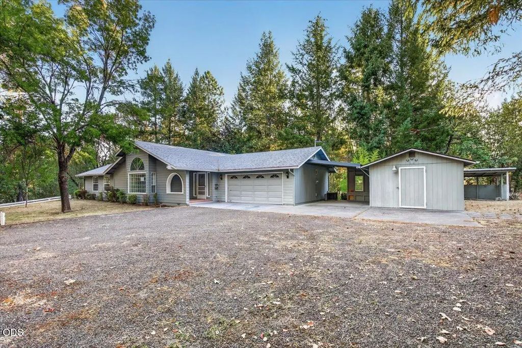 111 Sherwood Lane, Grants Pass