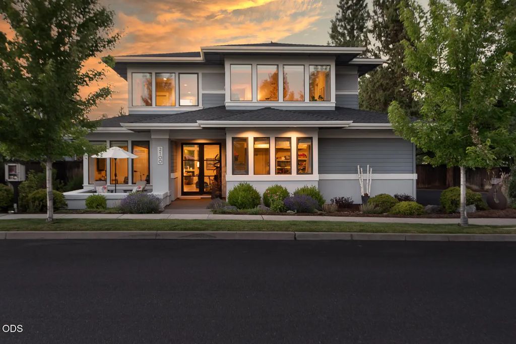 2100 Nw Newport Hills Drive, Bend