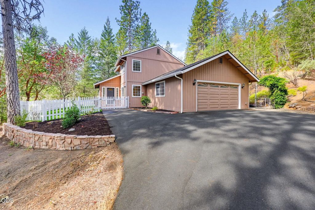 560 Fish Hatchery Road, Grants Pass