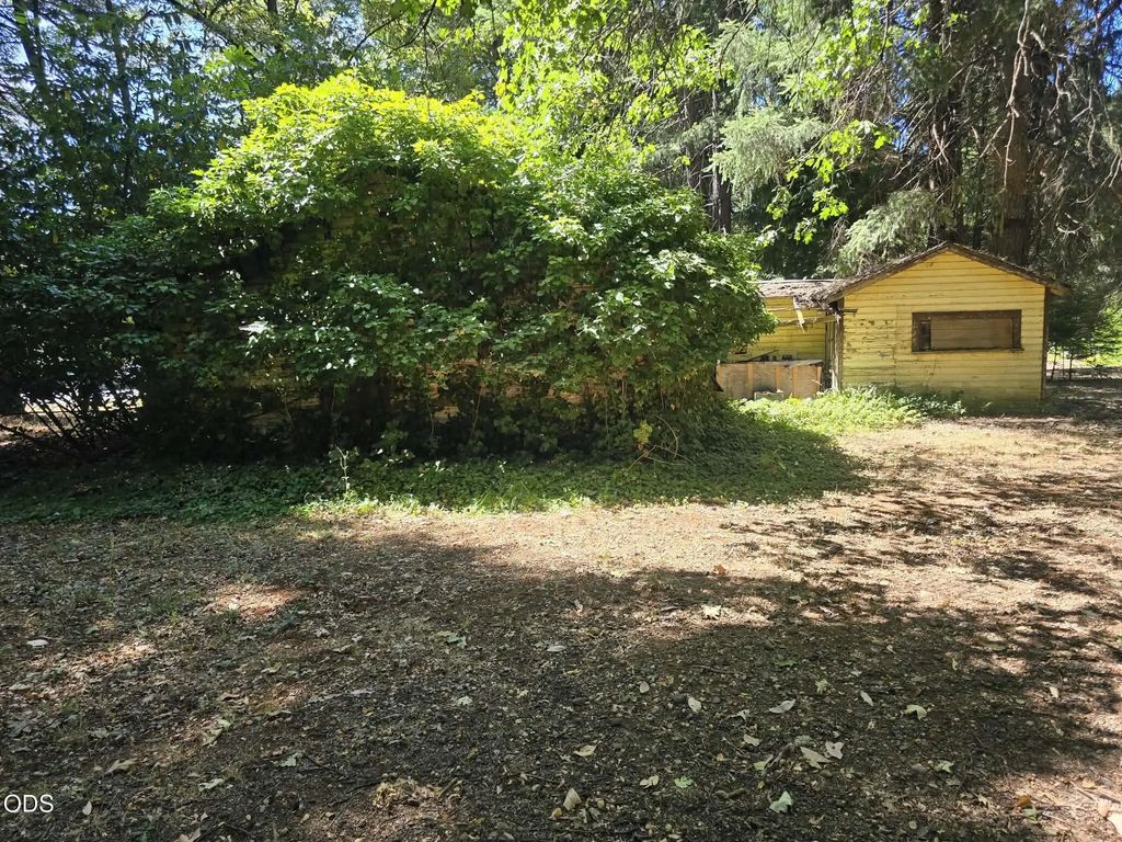 702 Caves Highway, Cave Junction
