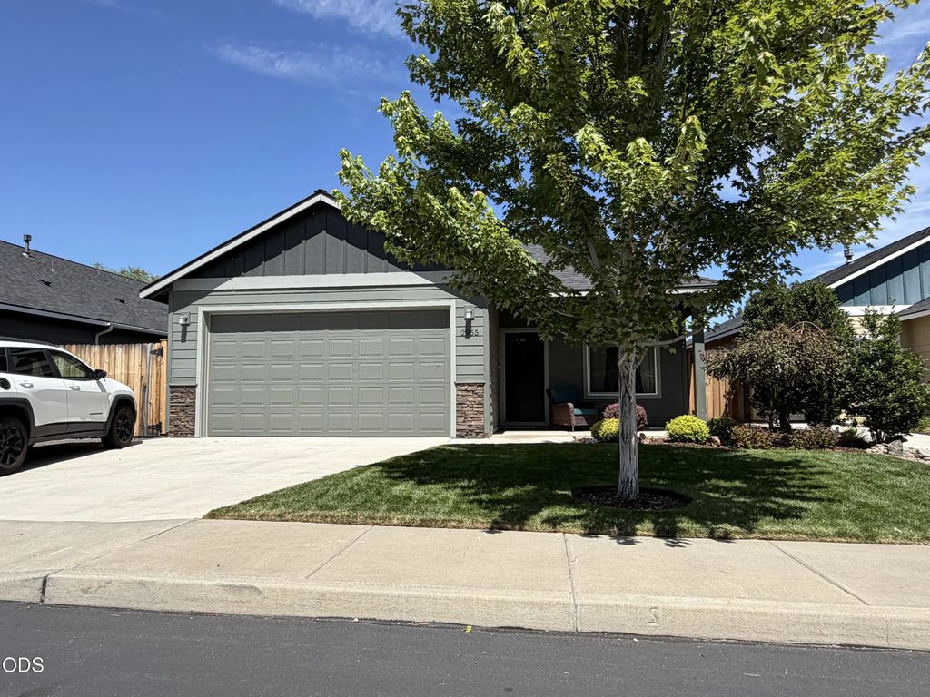 2955 Nw Hemlock Lane, Redmond