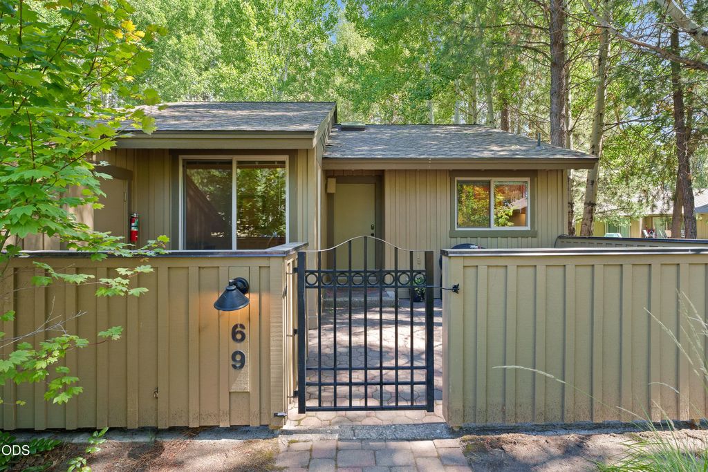 57369 Lake Aspen Court, Sunriver