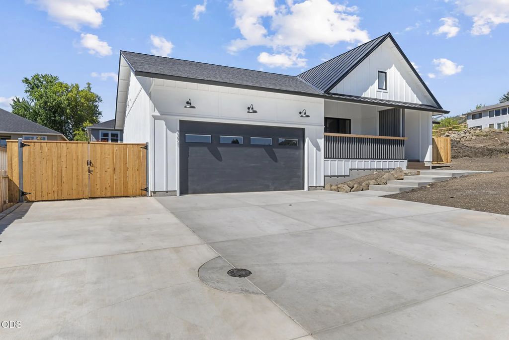 3371 Bryson Way, Medford