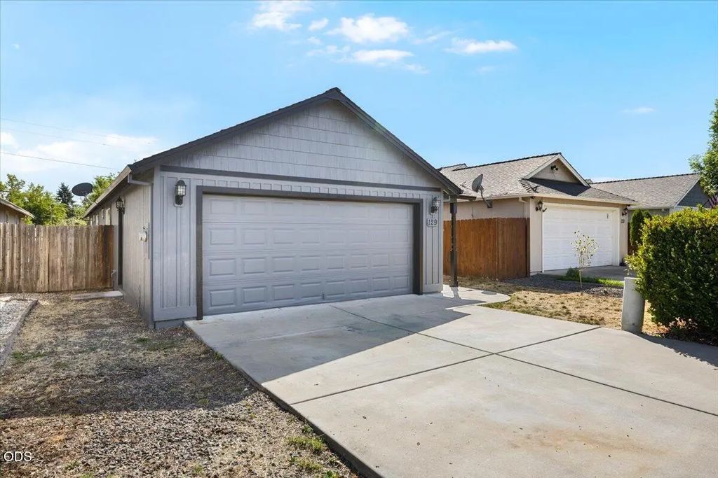 129 Cottonwood Drive, Eagle Point
