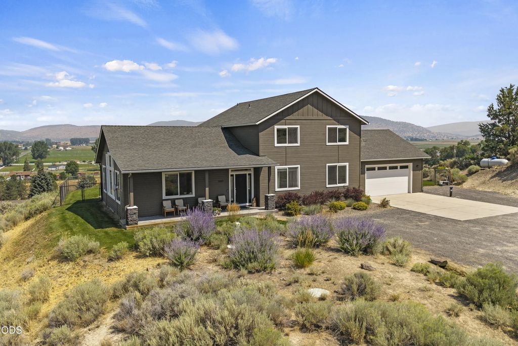 9582 Hill Road, Klamath Falls