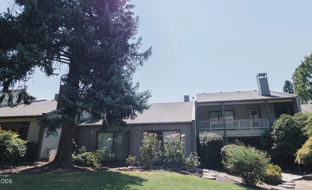228 Mount Echo Drive, Medford