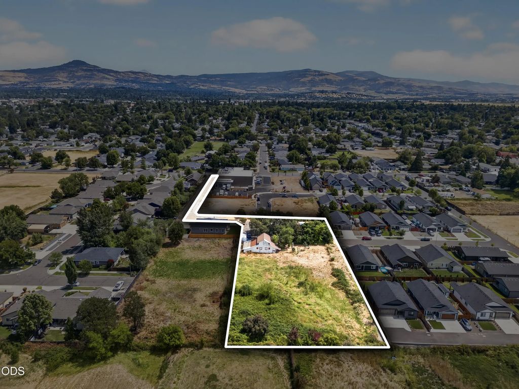 978 Cherry Street, Medford