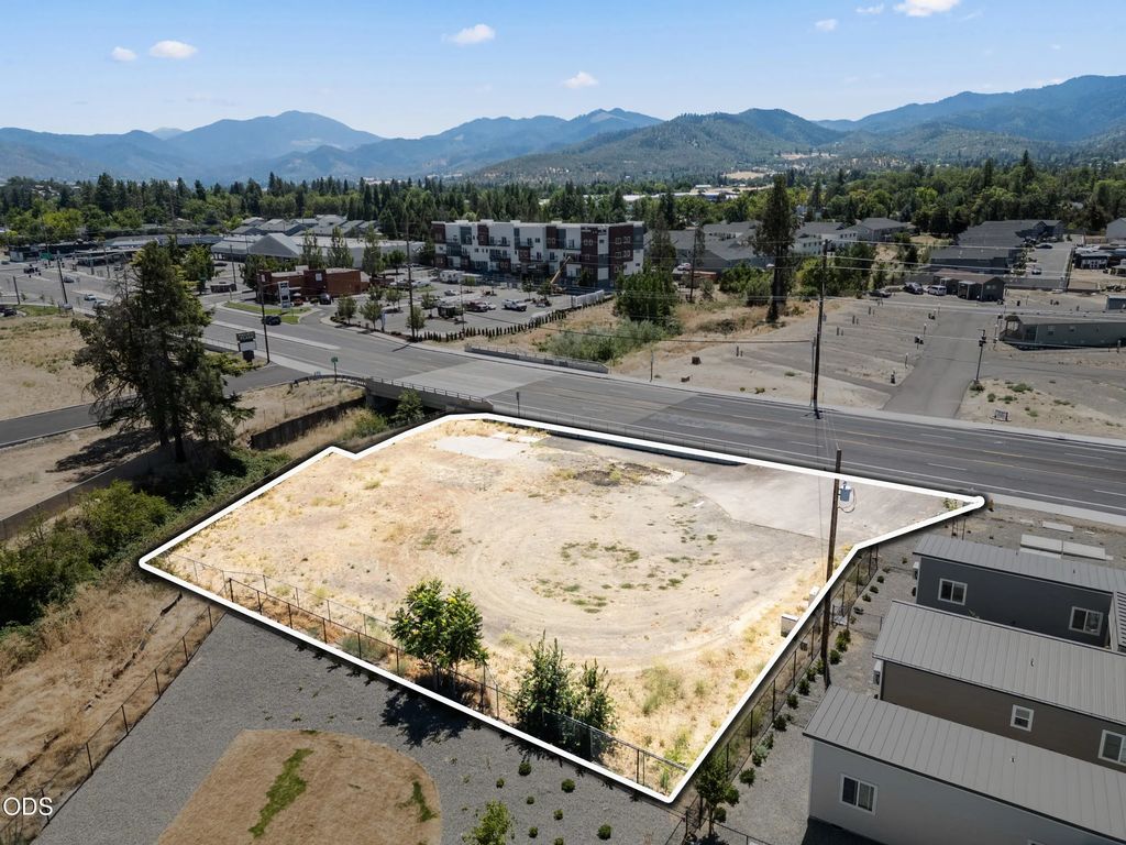 4119 S Pacific Highway, Medford