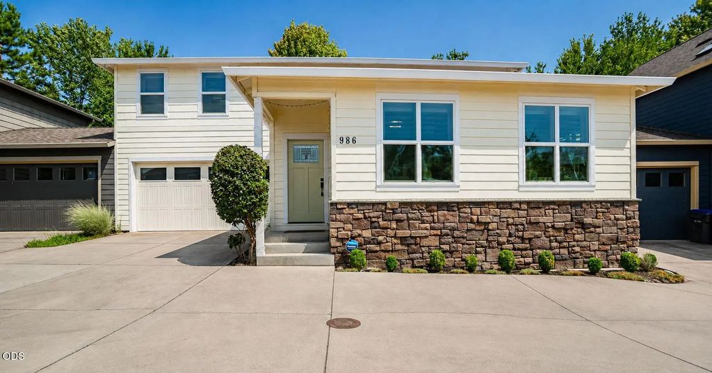 986 Stoneridge Avenue, Ashland