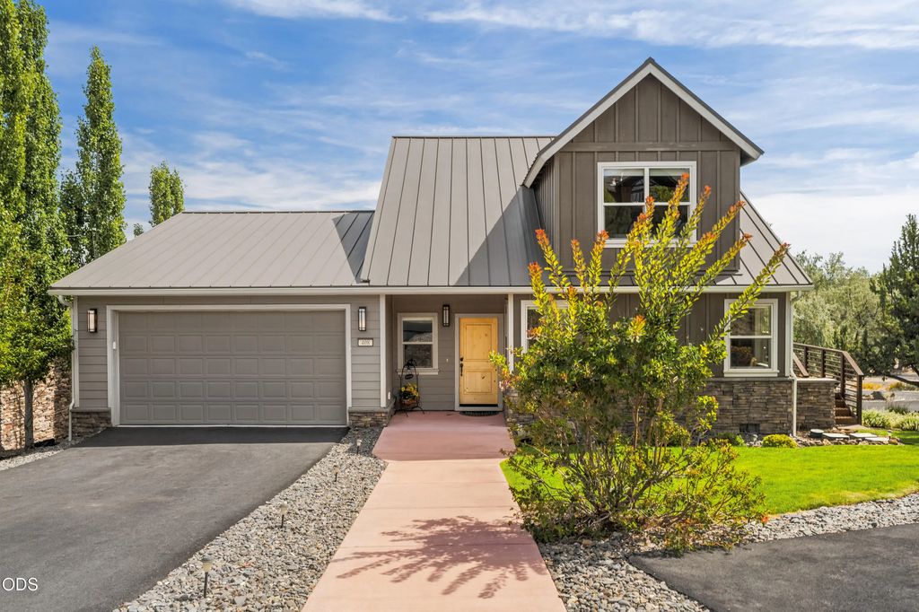 408 Parks Loop, Redmond