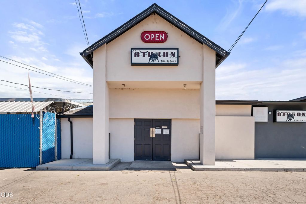 1206 N Riverside Avenue, Medford