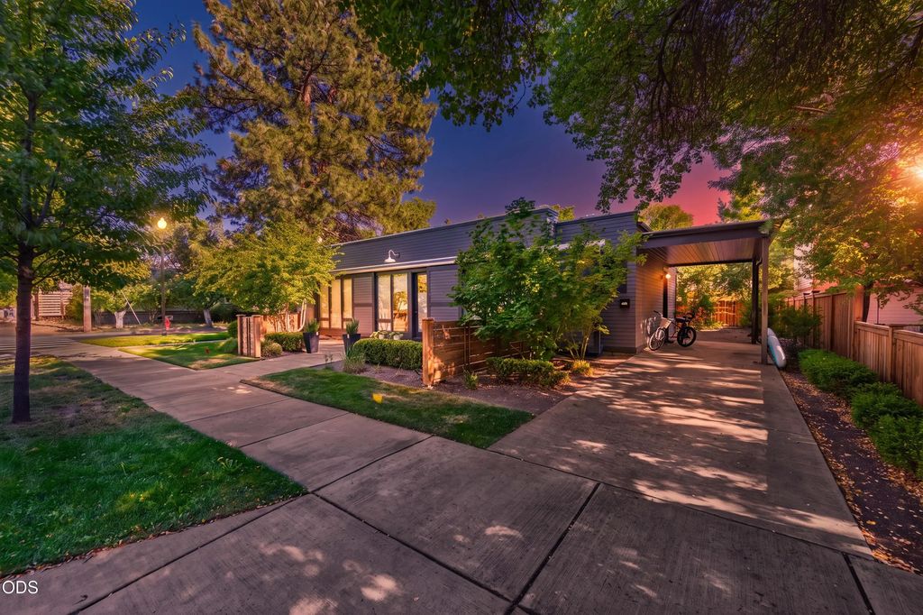 711 Nw Georgia Avenue, Bend