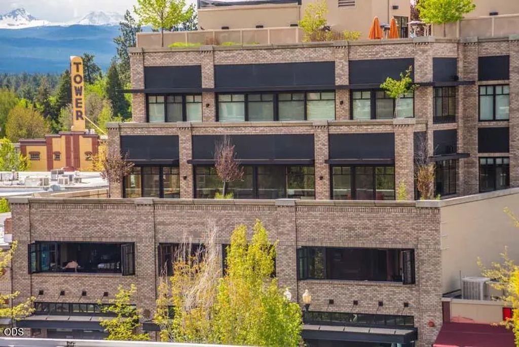 919 Nw Bond Street 402, Bend