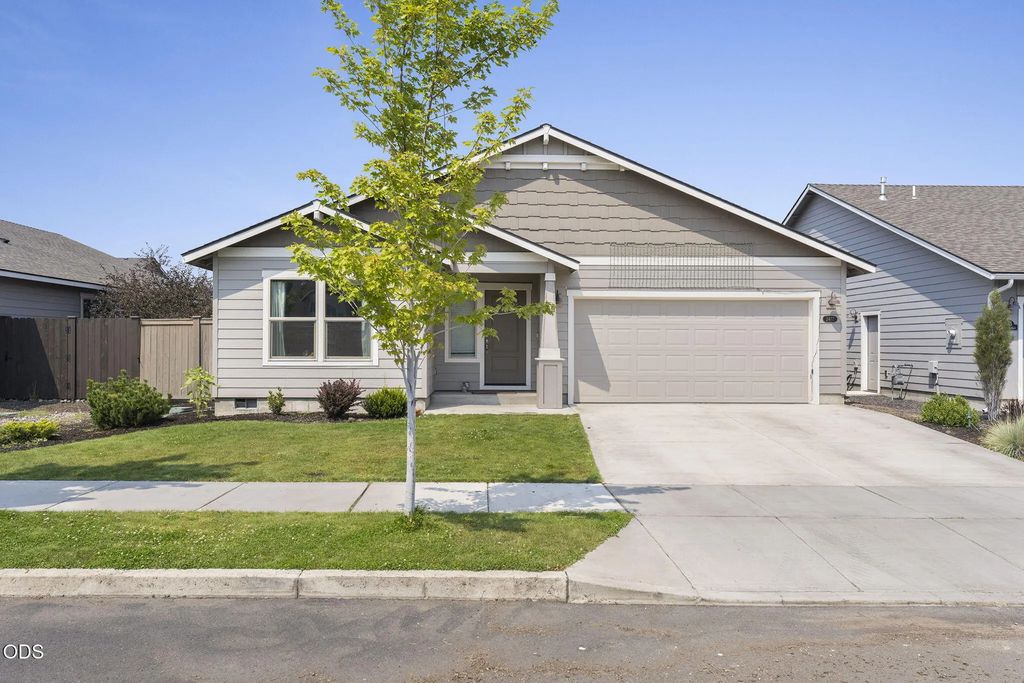 2477 Sw Newberry Loop, Redmond